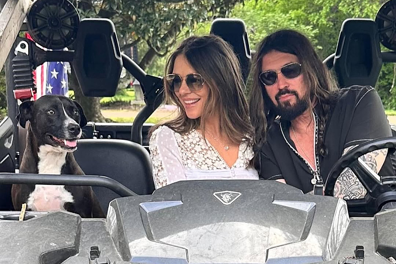 Billy Ray Cyrus i Elizabeth Hurley (Foto: Instagram)