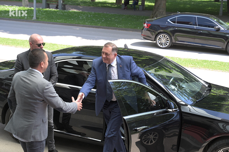 Dodik dolazi u hotel "Park" (Foto: E. M./Klix.ba)