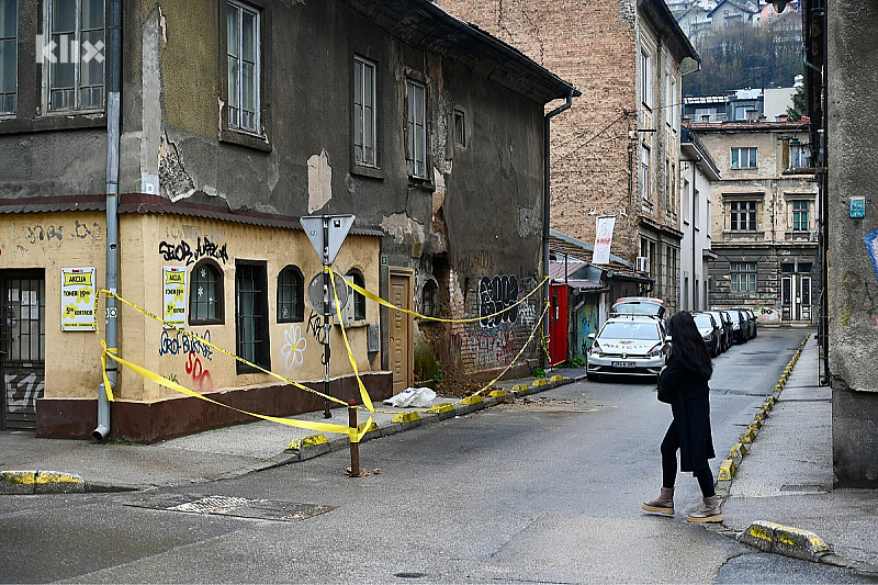 Obrušavanje fasade na Skenderiji (Foto: T. S./Klix.ba)