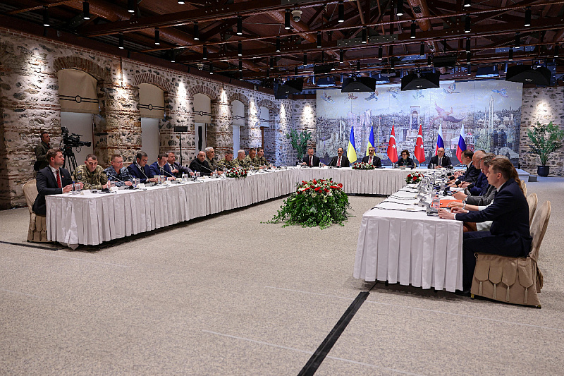 Ruska i ukrajinska delegacija u Istanbulu (Foto: Reuters)