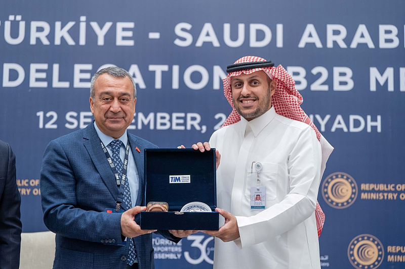 Abdulaziz Al-Sakran (desno)
