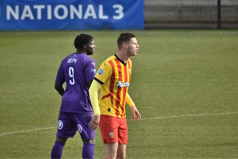 Čelik u dresu rezervnog tima Lensa, koji igra petu ligu (Foto: onefootball.com)