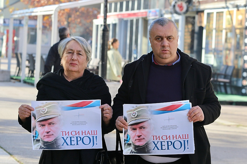Vojin Pavlović (desno) veličao ratnog zločinca (Foto: D. S./Klix.ba)