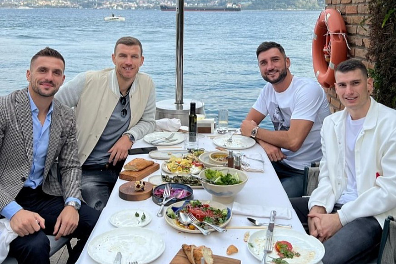 Balkanska družina u Istanbulu (Foto: Instagram)