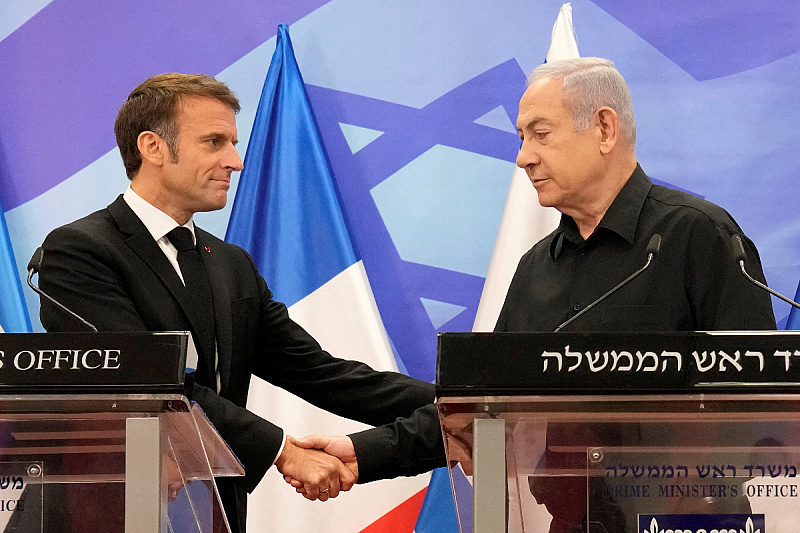 Emmanuel Macron i Benjamin Netanyahu (Foto: Reuters)