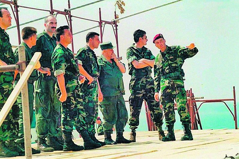 Damir Krstičević sa generalima HV-a (Foto: Facebook)
