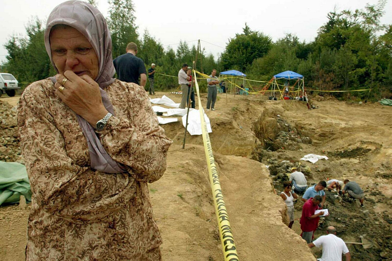 Otkriće masovne grobnice Crni vrh 2003. godine (Foto: EPA-EFE)