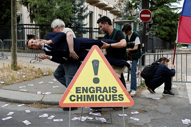 Protest ispred ruske ambasade (Foto: Reuters)