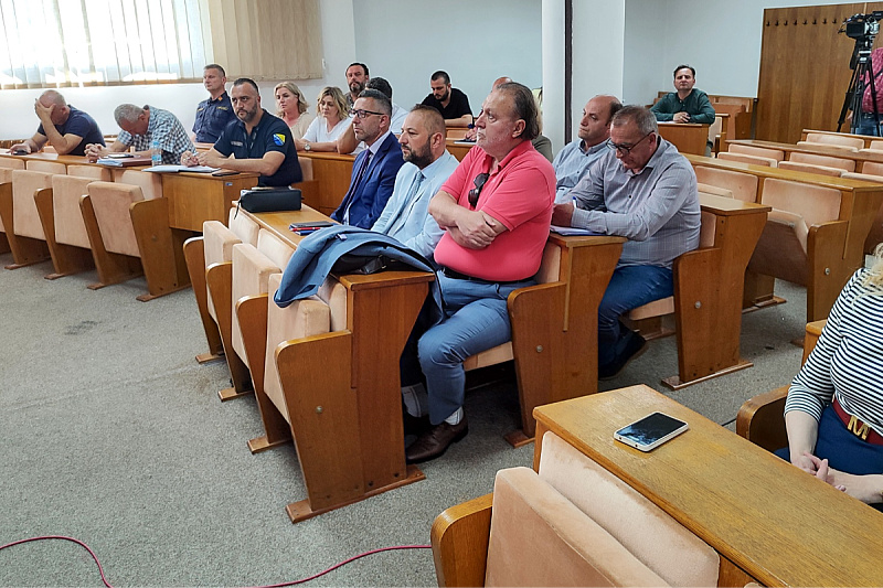 Niko od nadležnih nije preuzeo na sebe obavezu da se problem uklanjanja animalnog otpada hitno riješi