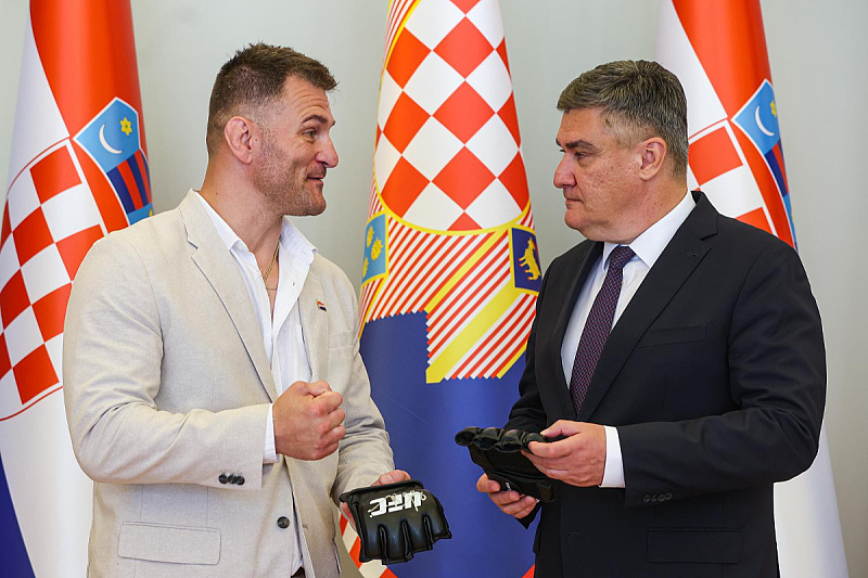 Stipe Miočić i Zoran Milanović (Foto: Goran Stanzl/PIXSELL)