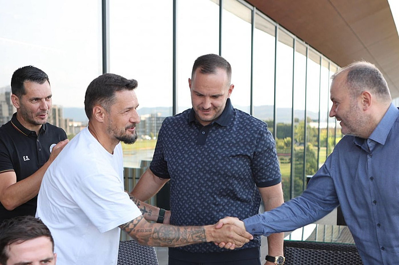 Sejad Salihović posjetio bh. reprezentativce uoči duela sa San Marinom (Foto: NS BiH)