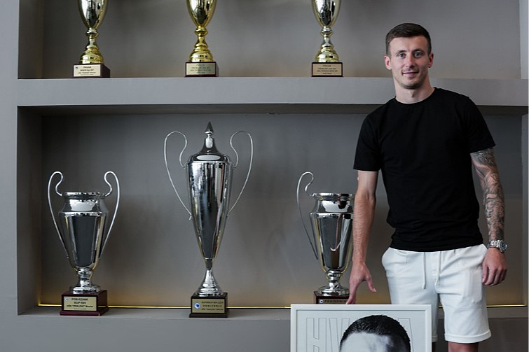 Malekinušić s trofejima koje je osvojio (Foto: HŠK Zrinjski)