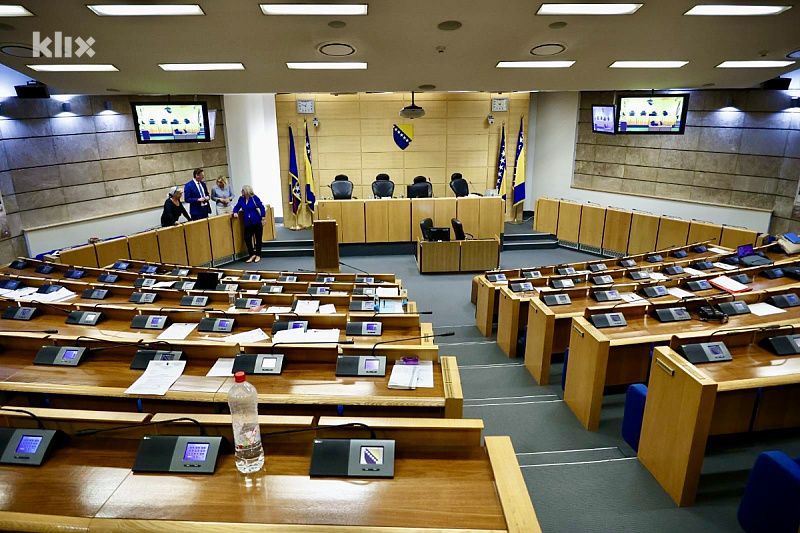 Prazna sala Parlamenta FBiH (Foto: T. S./Klix.ba)