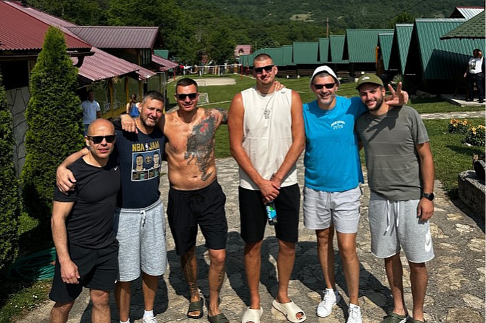 Jokić s prijateljima (Foto: tara_rafting/Instagram)