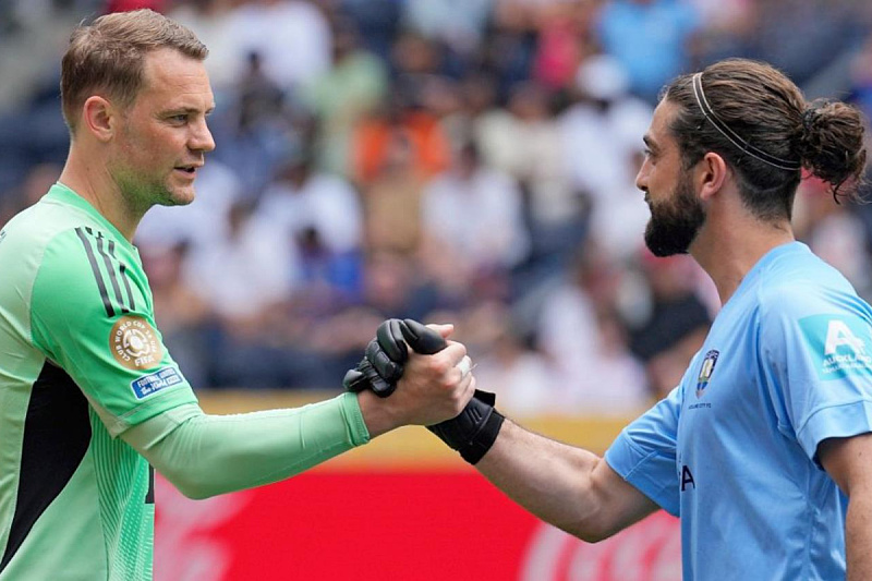 Manuel Neuer i Conor Tracey (Foto: FIFA)