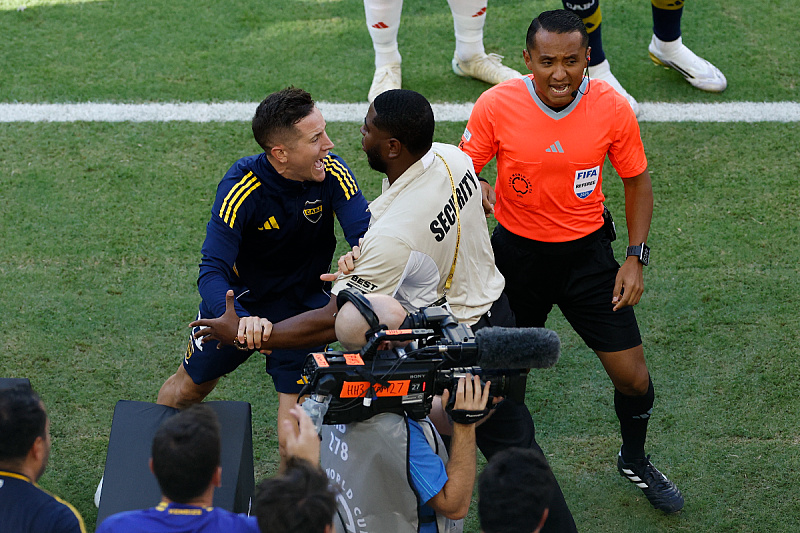 Herrera u sukobu sa zaštitarom (Foto: Reuters)
