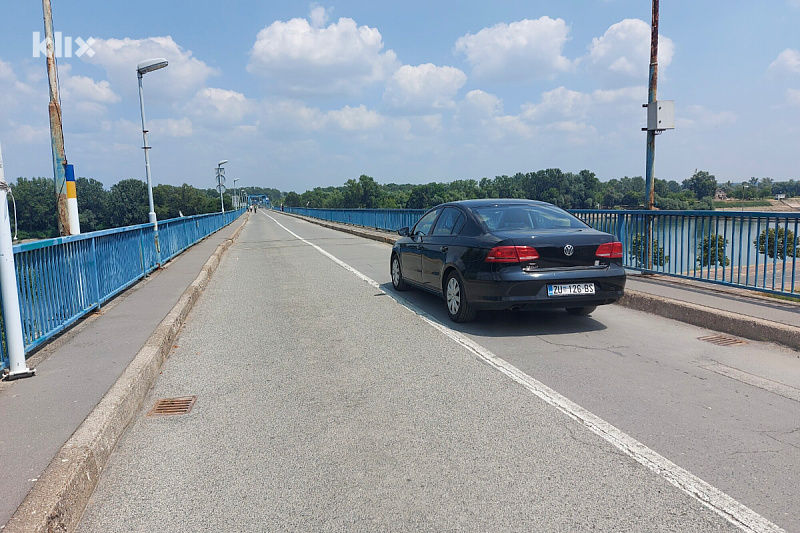 Prvi automobili već su prošli granični prijelaz (Foto: A. K./Klix.ba)