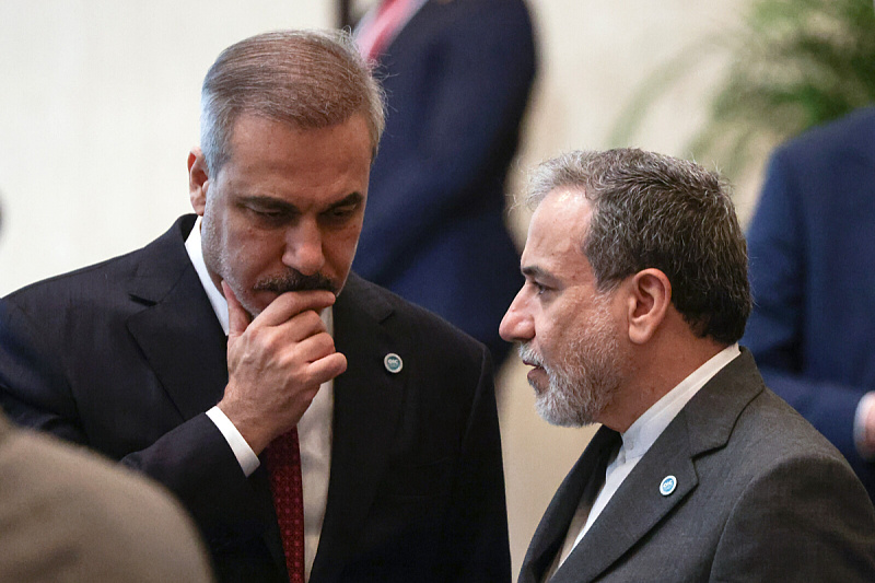 Iranski ministar vanjskih poslova Abbas Araghchi sa turskim ministrom vanjskih poslova Hakanom Fidanom (Foto: EPA-EFE)