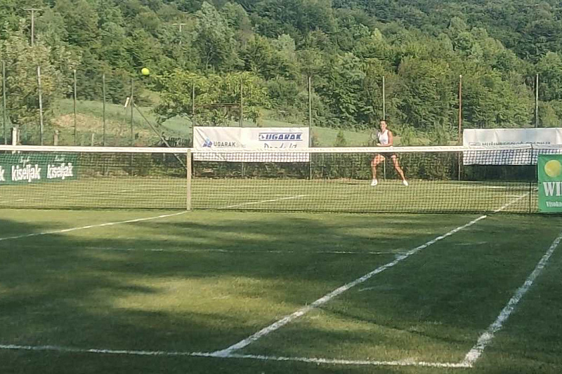 Petra Martić na terenu Teniskog kluba "Mali Wimbledon" (Foto: visoko.ba)