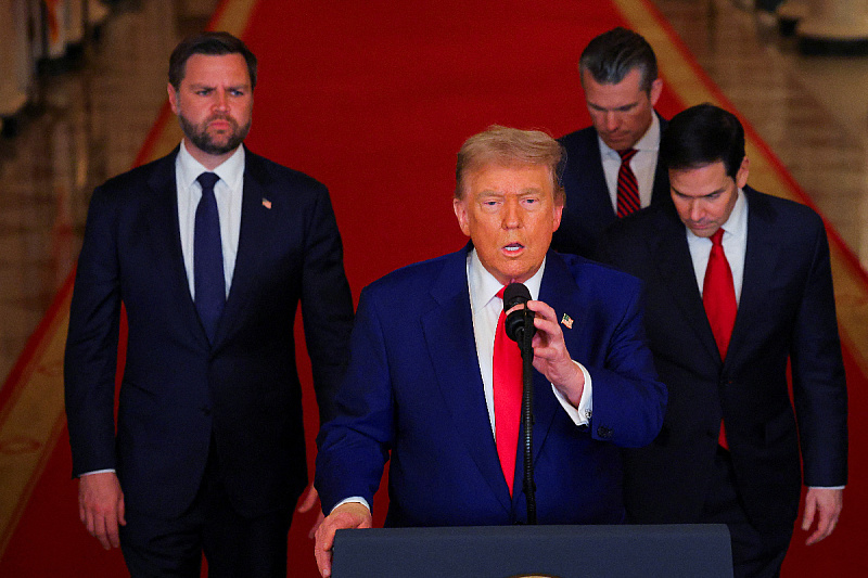 Donald Trump i njegovi najbliži saradnici (Foto: Reuters)