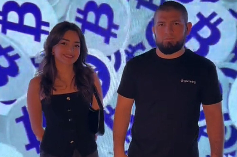 Habib Nurmagomedov se odbio fotografisati s djevojkom iz vjerskih razloga (Foto: Screenshot)