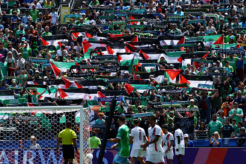 Navijači Seattlea na utakmici Svjetskog klupskog prvenstva razvili palestinske zastave (Foto: Reuters)
