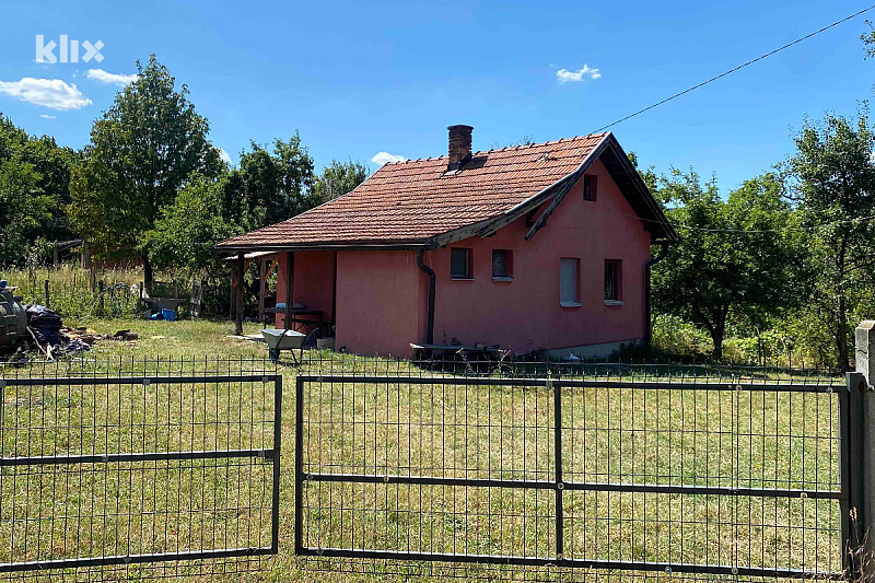 Kuća u kojoj je pronađeno tijelo povratnice (Foto: A. K./Klix.ba)