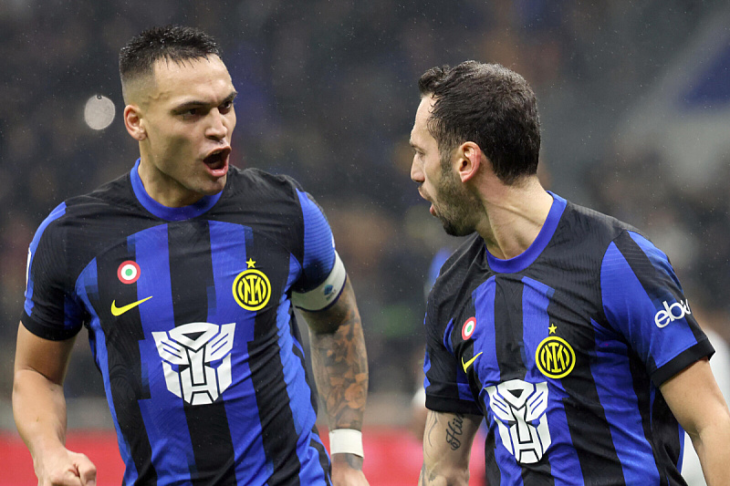 Lautaro Martinez i Hakan Calhanoglu (Foto: EPA-EFE)