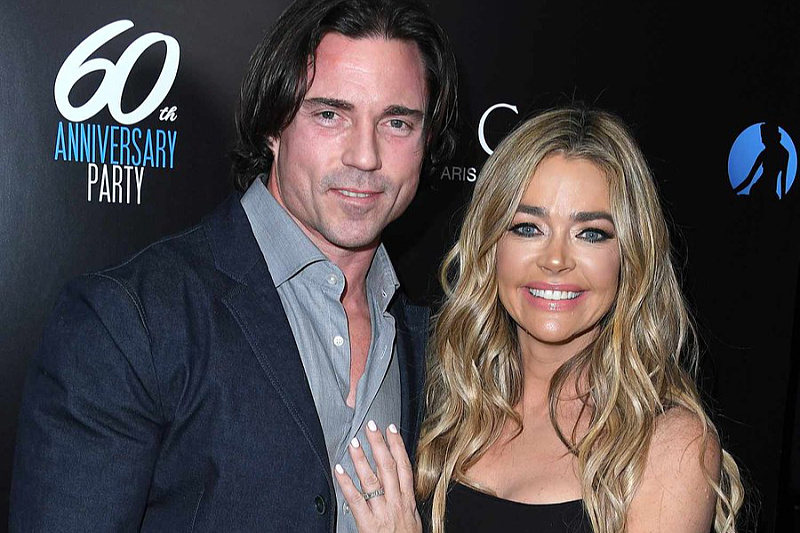 Aaron Phypers i Denise Richards (Foto: X)