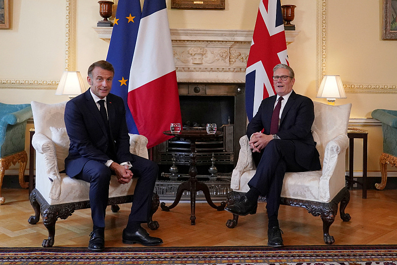 Keir Starmer i Emmanuel Macron (Foto: Reuters)