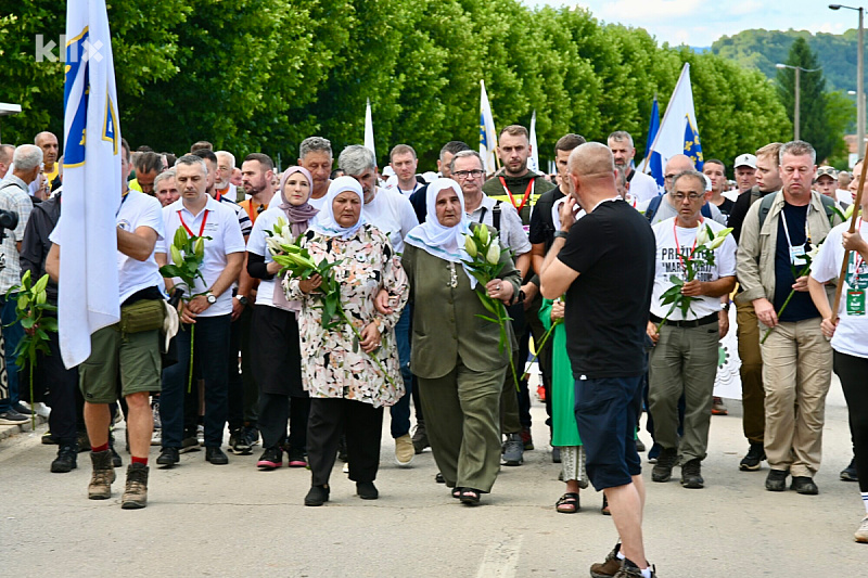 Učesnici Marša mira su stigli nakon pješačenja 100 kilometara (Foto: V. D./Klix.ba)