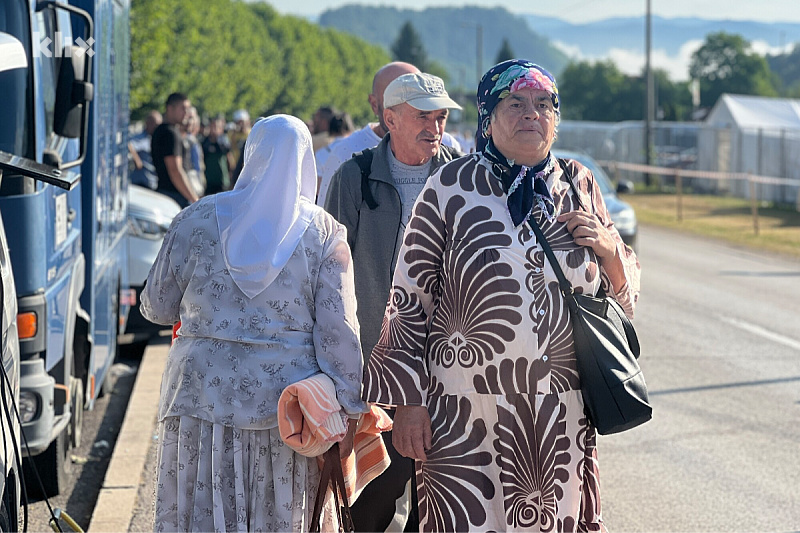Građani u Potočare stižu od ranijih jutarnjih sati (Foto: A. K./Klix.ba)