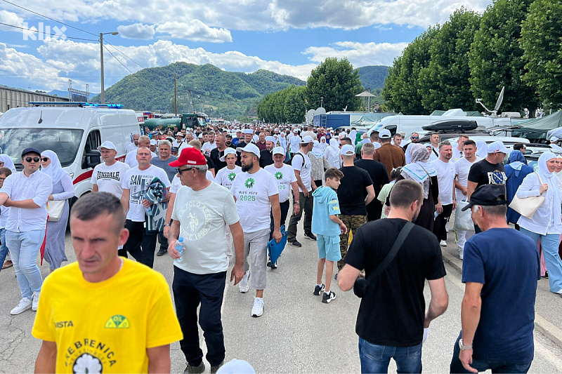 Hiljade ljudi odlazi iz Potočara (Foto: A. K./Klix.ba)