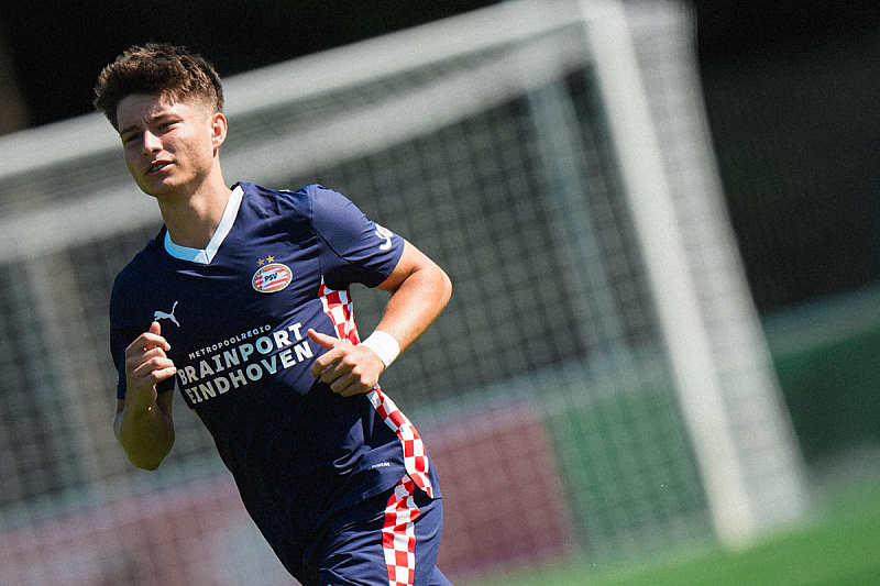 Esmir Bajraktarević (Foto: PSV / Twitter)