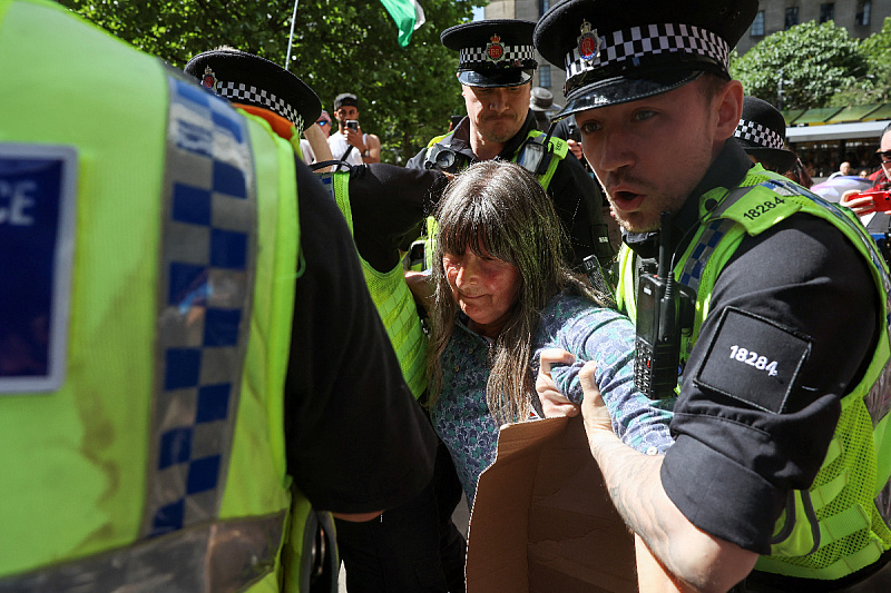 Policija hapsila pro-palestinske aktiviste u Londonu (Foto: Reuters)