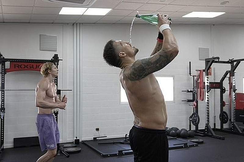 Oleksandr Usik na trening kampu u Španiji (Foto: Daily Mail)