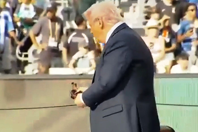Trump otišao kući s medaljom (Foto: Screenshot)