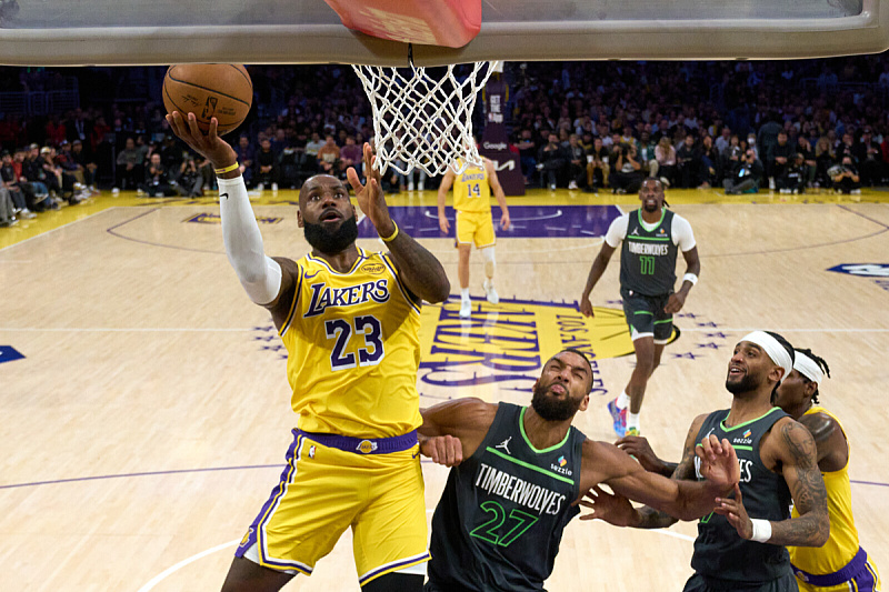 James bi mogao napustiti Lakerse (Foto: EPA-EFE)