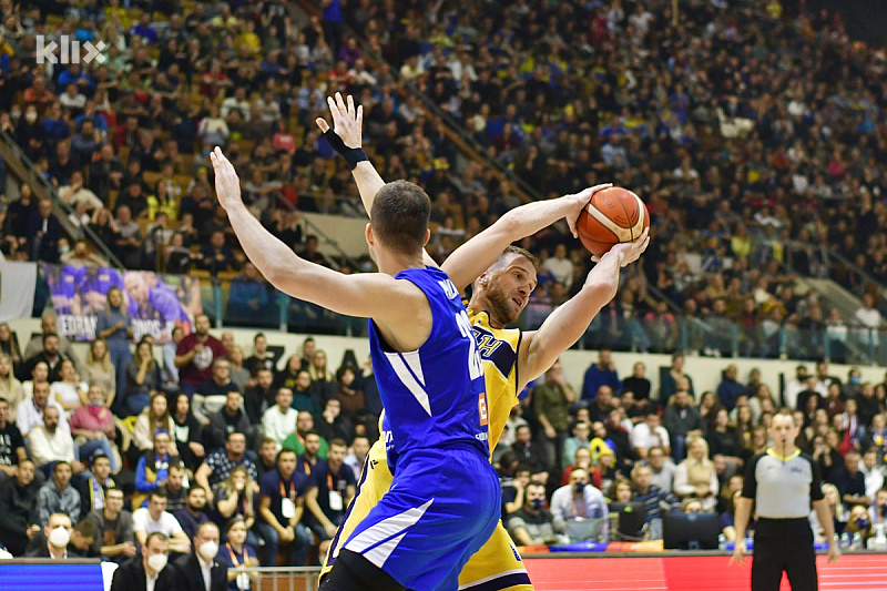 Halilović već dugo briljira kao kapiten BiH (Foto: I. Š./Klix.ba)