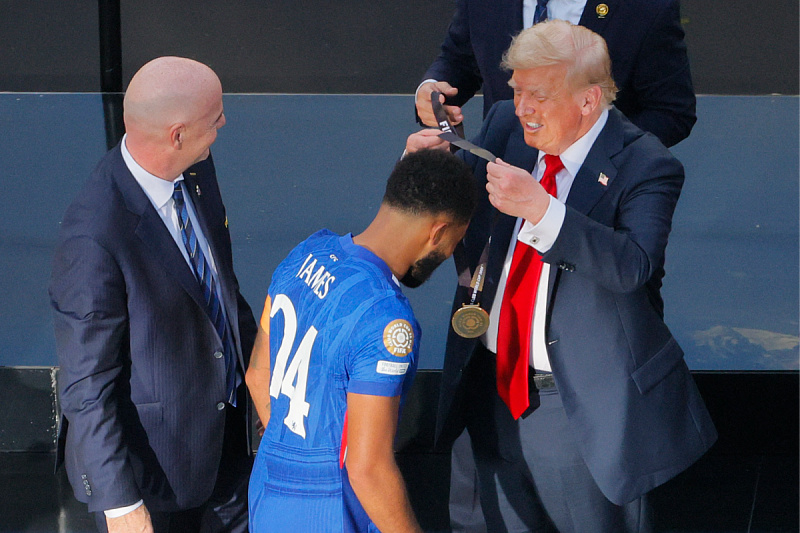 Donald Trump ipak nije uzeo medalju (Foto: Reuters)