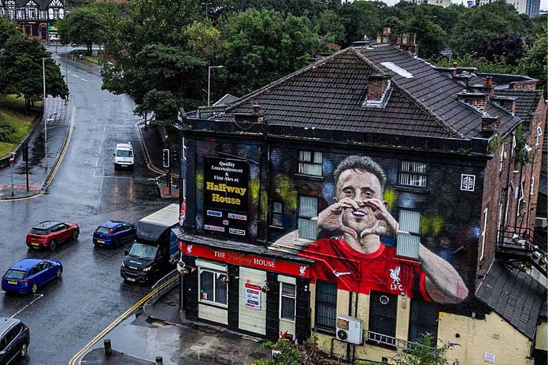 Mural posvećen Diogu Joti u blizini Anfielda (Foto: Twitter)