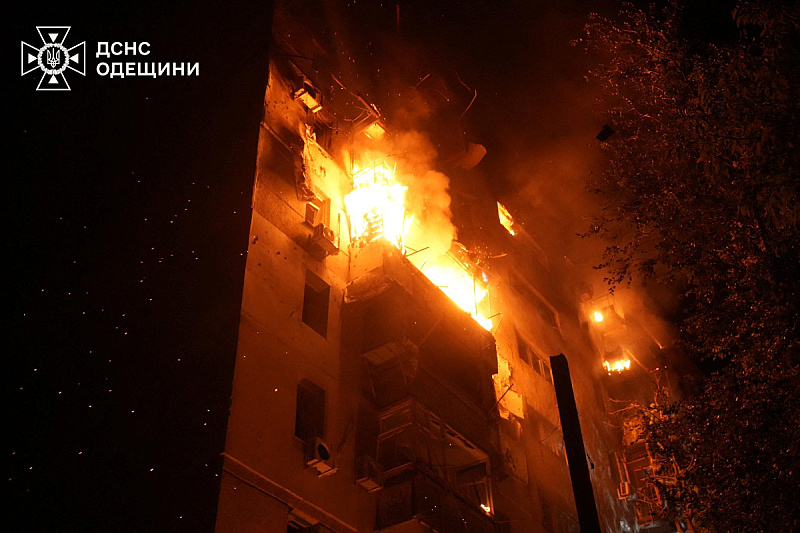 Zgrada koja je bila meta ruskog napada u Odesi (Foto: Reuters)