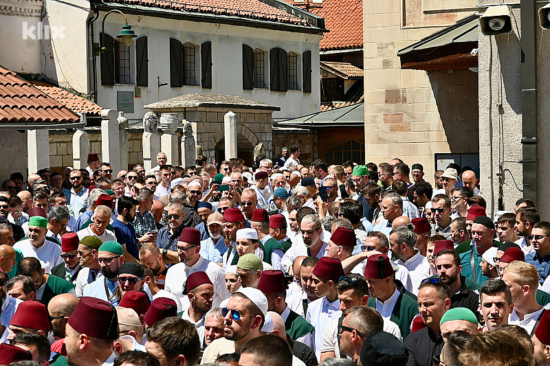 Veliki broj ljudi je prisustvovao dženazi (Foto: V. D./Klix.ba)