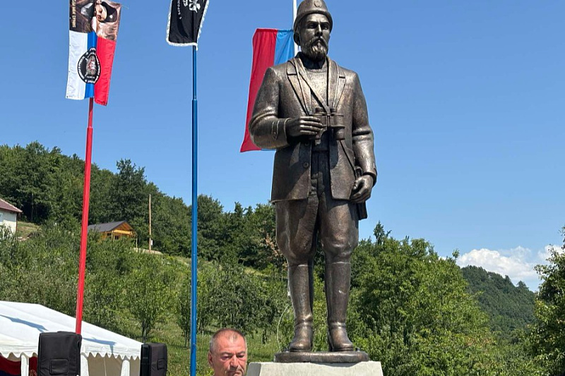 Spomenik četničkom vojvodi Pavlu Đurišiću mještani premjestili u crkvu da  ne bi bio srušen