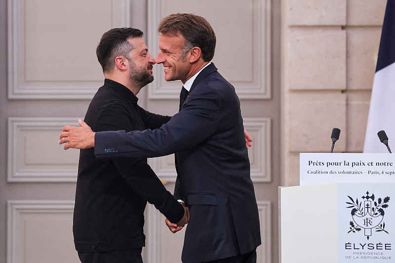 Volodomir Zelenski i Emmanuel Macron (Foto: Reuters)