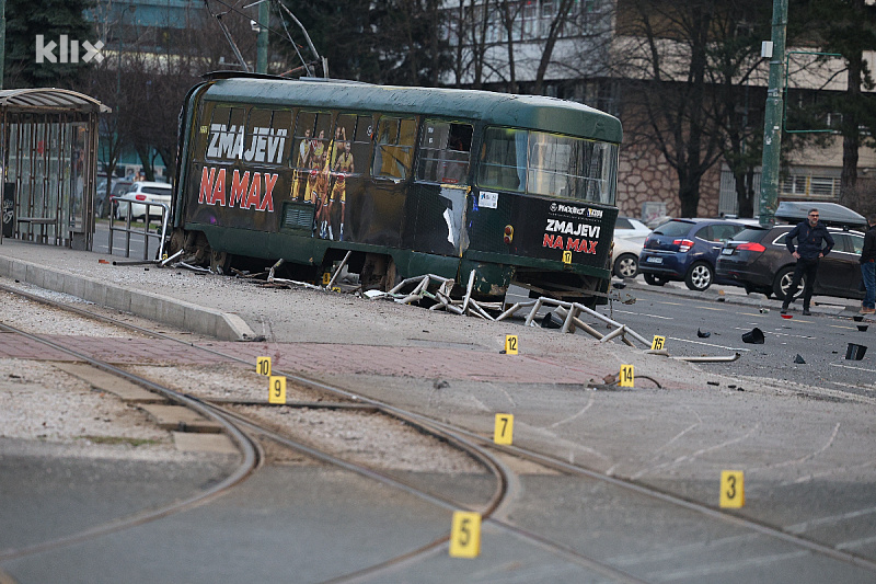 U današnjoj nesreći su, pored mladića iz Brčkog, povrijeđene još četiri osobe (Foto: S. S./Klix.ba)
