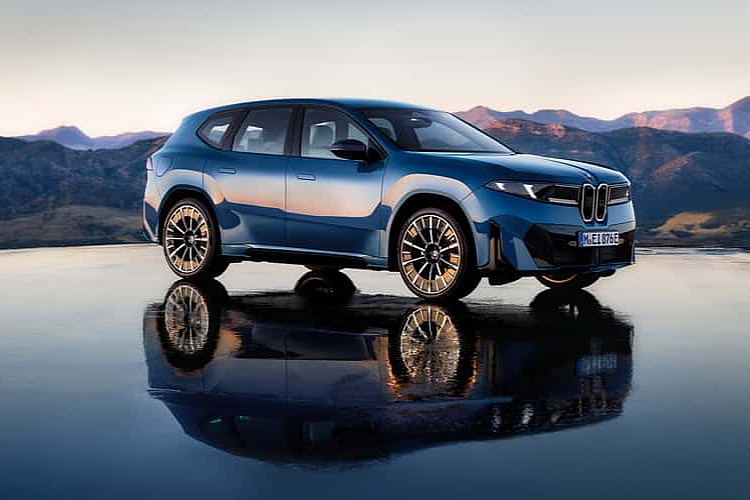 The BMW iX3 is the World Car of the Year and also received the award for best electric vehicle.
