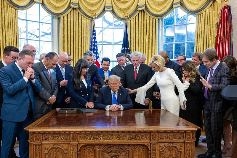 Trump's advisor sparked public outrage after comparing him to Jesus: "You have also risen."