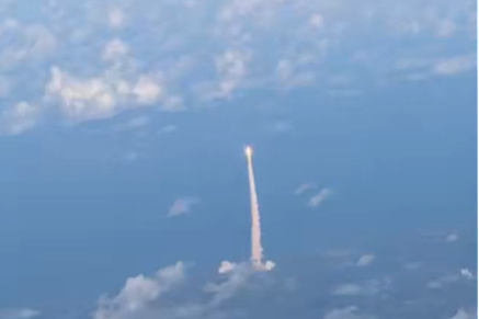 Watch the launch of NASA's historic mission from a special angle: Passengers on a plane had a "million-dollar" view.