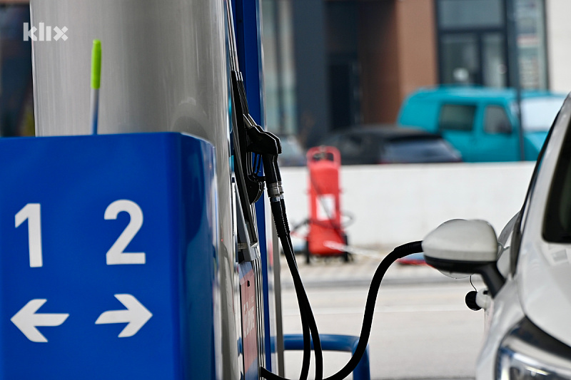 Average fuel prices in the Federation of Bosnia and Herzegovina: Over the month, diesel increased by 1.15, and gasoline by 0.44 KM.